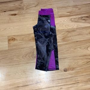 VGUC Women’s camo capri